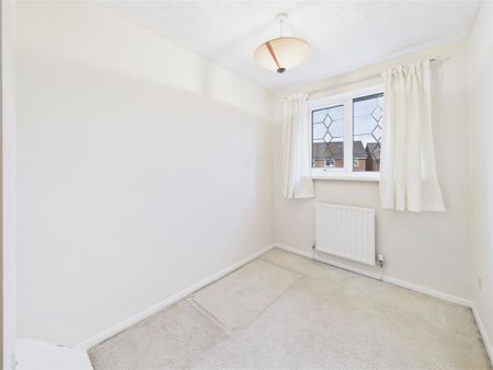 3 bedroom Semi-detached house to rent - Photo 5