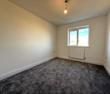 4 bedroom detached house to rent - Photo 2