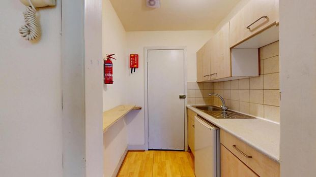 Studio to rent - Photo 1