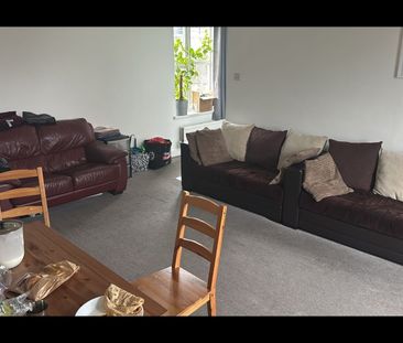 3 Bed Flat, Maple Court, SM4 - Photo 1