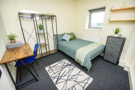 4 bedroom flat to rent - Photo 2