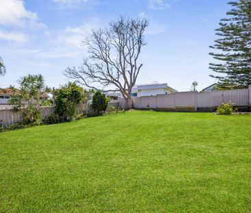 Charming Freestanding Home - Photo 1