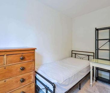 Percheron Drive, Knaphill, GU21 - Photo 6