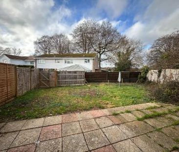 Armstrong Rise, Charlton, SP10 - Photo 4