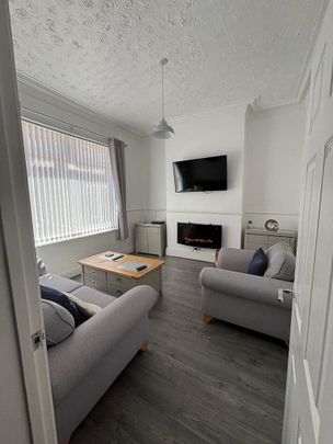 4 bedroom house of multiple occupation to rent - Photo 1