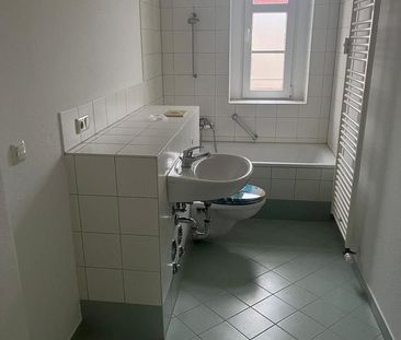 3-Zimmer-Wohnung mit Balkon und Tageslichtbad im 2. OG - Photo 2