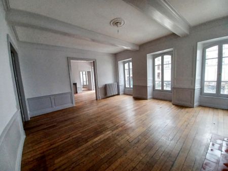 Location Appartement 5 pièces 139m² AURILLAC 15000 - Photo 2