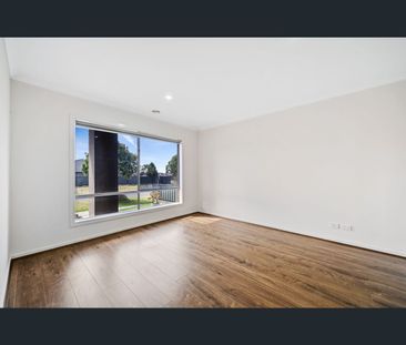 8 Kulana Lane, Tarneit, Vic 3029 - Photo 2