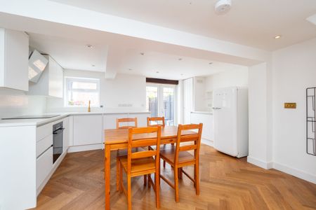 2 bedroom mid terraced house to rent, - Photo 2
