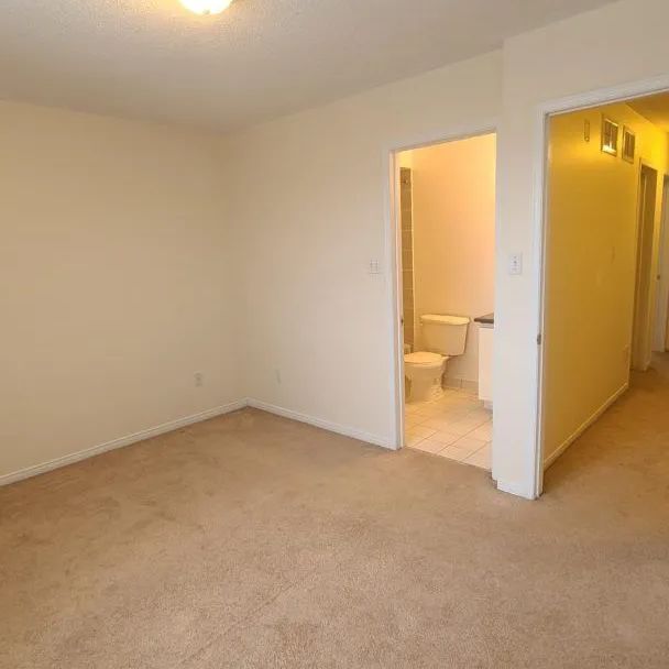 5 Fairglen Avenue #4 - Photo 1