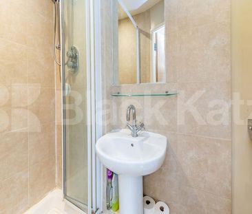 Top floor Studio in a Zone 1 Location Minutes to Old street Station - Photo 1