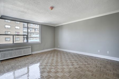 The Kingsview - Photo 2