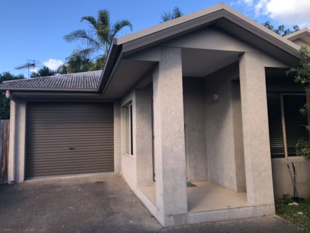 Spacious Three-Bedroom Villa with Mountain Views - Photo 2