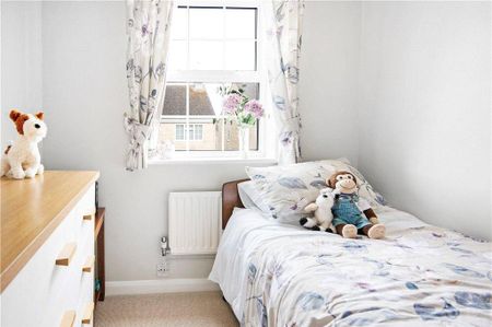 3 bedroom semi-detached house to rent - Photo 3