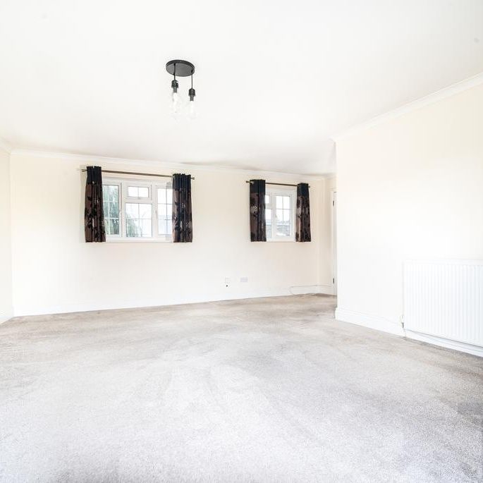 3 bedroom flat to rent - Photo 1