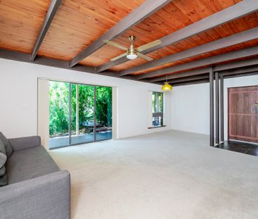 Family Home with a Pool - Photo 3