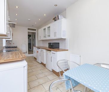 4 bedroom terraced house to rent - Photo 3