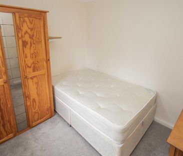 4 bedroom private hall to rent - Photo 1