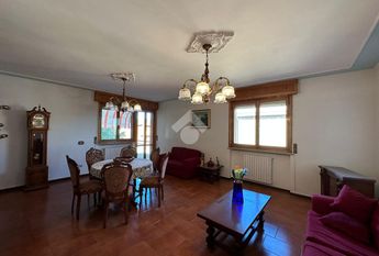 Porzione di bifamiliare in affitto