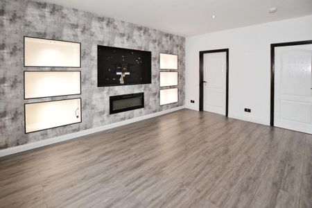 3 bedroom flat to rent - Photo 2