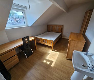 6 Bed - 137 Ash Road, Headingley, Leeds - LS6 3HD - Student - Photo 5