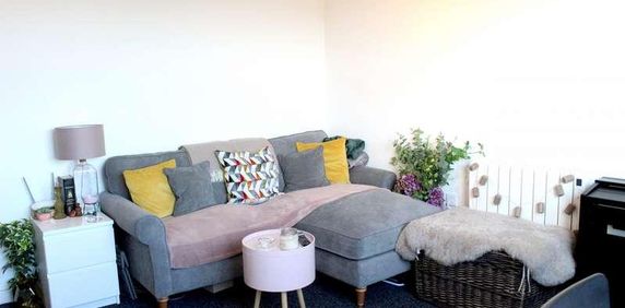 Cosy Bedroom Apartment, LN5 - Photo 2