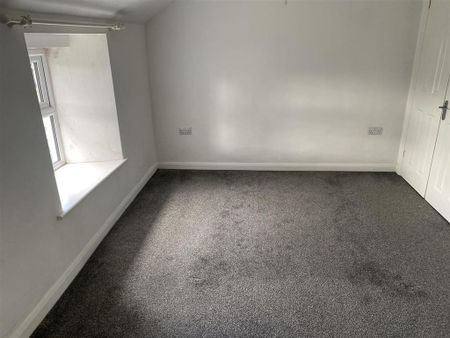 2 bedroom semi-detached house to rent - Photo 2