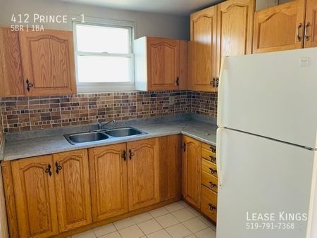 LARGE AND FURNISHED MAIN FLOOR UNIT- ALL INCLUSIVE + INTERNET! - Photo 4