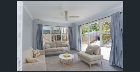 Spacious & Versatile Family Home with Pool, Sauna & Separate Downstairs Retreat - Photo 3