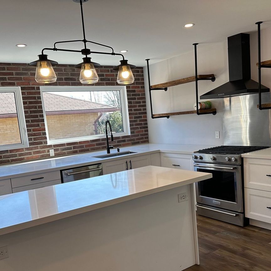 For Lease - 747 GLENFOREST Street Unit# Main, Oshawa, Ontario - Photo 1