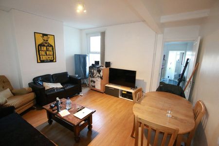 4 Bed Terraced House, Blenheim Road, RG1 - Photo 2