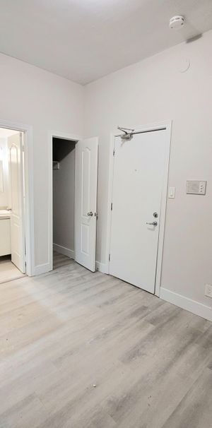 For Lease - 1371 King Street Unit# 204, Toronto, Ontario - Photo 1