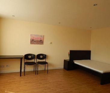 Studio to rent - Photo 2