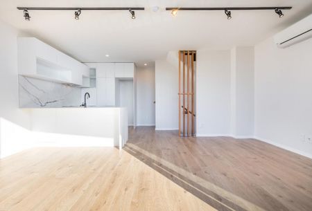 BOUTIQUE RESIDENTIAL TOWNHOUSE - ROOF TOP TERRACE + OFFICE - Photo 5