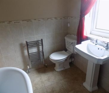 3 bedroom end of terrace house to rent - Photo 6