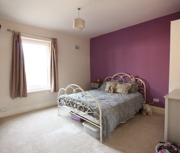 2 bed Terraced - To Let - Photo 4