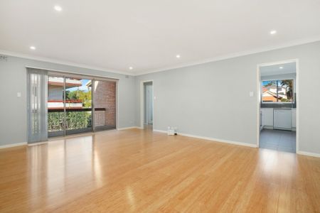 Stylishly Renovated 2-Bedroom Apartment in Prime Chatswood Location - Photo 5