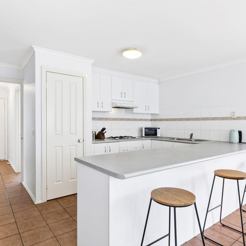 Central Convenience - Photo 1