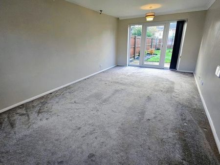 3 Bedroom Semi-Detached House For Rent - Photo 3