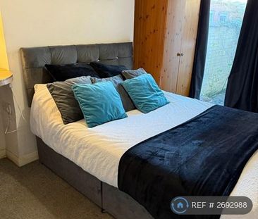 1 bedroom in a house share to rent - Photo 4