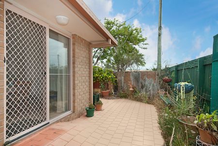 Spacious Central Ballina Unit - Photo 5