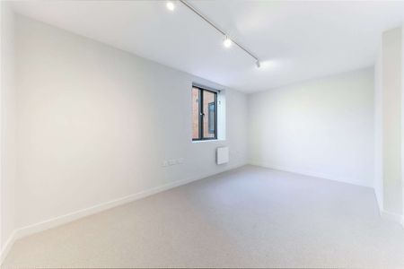 Bright and spacious 2 bedroom, 2 bathroom apartment to rent on the first floor. - Photo 3
