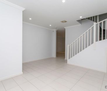 Stunning 4-Bed, 2-Bath Terrace Home + Resort-Style Amenities - 88 L... - Photo 3