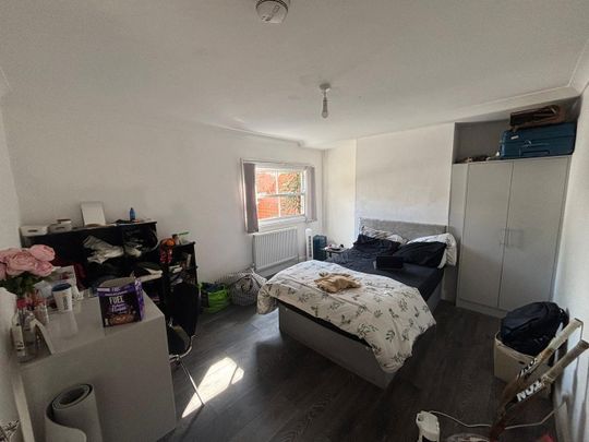 Room in a Shared House, Hazelwell Street, B30 - Photo 1