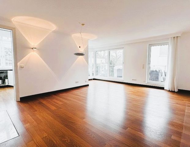 So charmant, mit hochwertiger Ausstattungfür genussvolle Abende vor dem offenen Kamin! - Photo 1