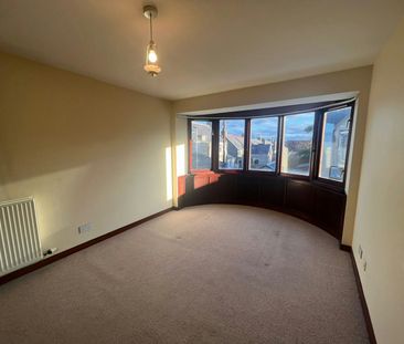 Flat to rent on - Photo 2