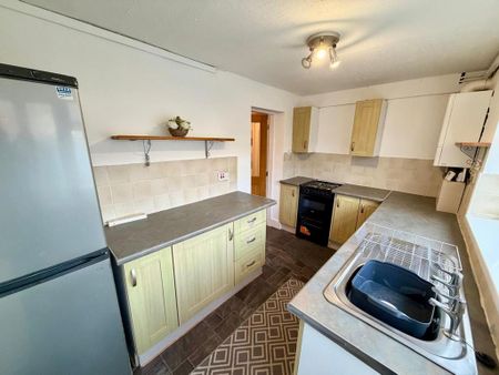 2 bedroom terraced house to rent - Photo 2