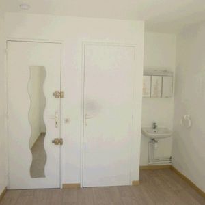 Appartement 1 pièces 10m2 MARSEILLE 9EME 299 euros - Photo 2