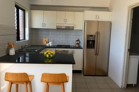 Neat & tidy 2 Bedroom Unit - Photo 4