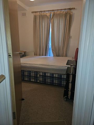 1 bedroom in a flat share to rent - Photo 5